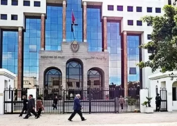 اعتقال ضابط شرطة تورط في سرقة محتويات مكتب الضائعات بولاية أمن الدار البيضاء وإثنين من مساعديه والحموشي يصدر قرار ا بتوقيفه عن العمل