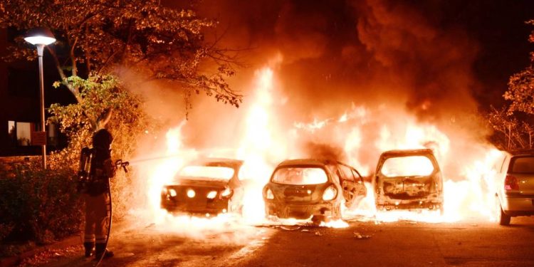 شرطة مكناس تفك لغز حارق السيارات بالشارع العام  ليلا