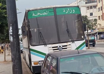 صورة: الوضع الصحي شبيه بحافلة وزارة الصحة المهترئة المعطوبة و المركونة منذ زمان دون تحرك بأحد شوارع مدينة سلا