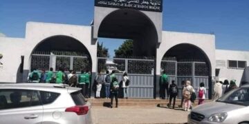 الدار البيضاء : ثانوية جعفر الفاسي الفهري التأهيلية وسط زوبعة بسبب الاكتظاظ