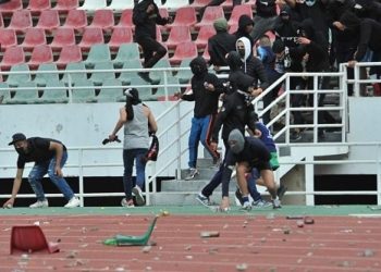 شغب الملاعب المتواصل : توقيف 38 راشدا و إخضاع 50 قاصرا للمراقبة تورطوا في أحداث مقابلة فريقي الجيش الملكي ونهضة بركان
