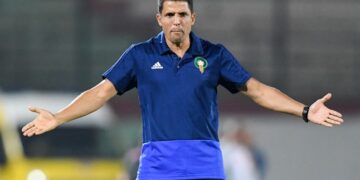 جدل قانوني حول ازدواجية مهام الحسين عموتة بالمنتخب الأولمبي والوداد البيضاوي