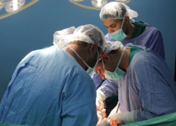 الدار البيضاء :الـ”BNPJ” تحقق في اتهام طبيب أمراض النساء والتوليد بالابتزاز والقتل الخطأ