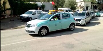 مكناس: سائقو سيارات الأجرة غاضبون من”بلوكاج”مسؤولة الشؤون الاقتصادية بالمركز الجهوي للاستثمار ((+ فيديو))