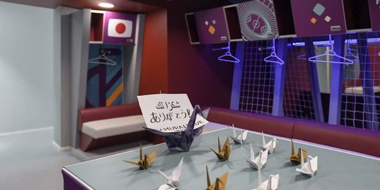 مونديال قطر: اليابانيون يواصلون إبهار العالم بأخلاقهم وتربيتهم وانضباطهم