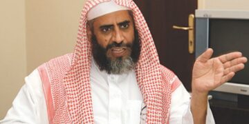 الداعية الإسلامي الشهير عوض القرني يواجه في السعودية عقوبة الإعدام بتهمة استخدام “تويتر”