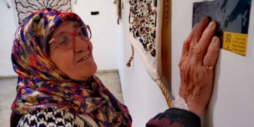 سابقة من فاس : الفنانة العصامية خديجة بوكرين تخصص معرضا للمكفوفين وضعاف البصر