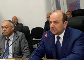 مثير..الرئيس الجديد لغرفة التجارة والصناعة بجهة فاس يحمل بين يديه علة اسقاطه بسبب الترحال السياسي لحزب”الأحرار”