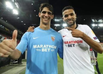 المغربيان ياسين بونو ويوسف النصيري في نهائي الدوري الأوروبي بين إشبيلية الإسباني و نادي روما الايطالي