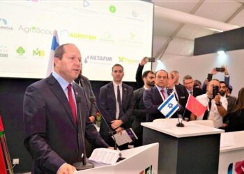 معرض الفلاحة: مباحثات مغربية – إسرائيلية حول الزراعة وتكنولوجيا الأغذية ..وزير الاقتصاد الإسرائيلي يدعو وزير الفلاحة لزيارة تل أبيب