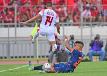 الدوري الاحترافي الأول والثاني..قمة أسفل الترتيب بين أولمبيك خريبكة و الدفاع الجديدي و إتحاد الخميسات أمام الفرصة الأخيرة