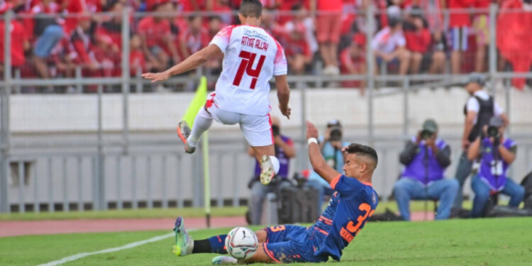 الدوري الاحترافي الأول والثاني..قمة أسفل الترتيب بين أولمبيك خريبكة و الدفاع الجديدي و إتحاد الخميسات أمام الفرصة الأخيرة