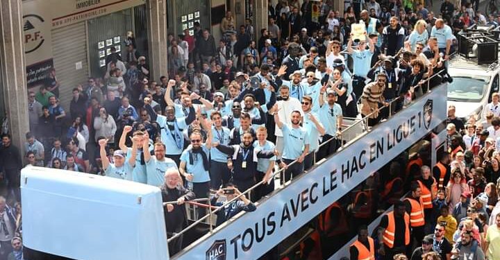 بعد غياب دام 15 سنة..مغاربة يعيدون نادي لوهافر الى الدوري الفرنسي”ليغ1″
