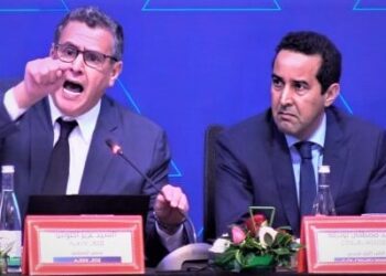 أخنوش ونائبه بجماعة أكادير وسط زوبعة بسبب احتجاز سيارات مصطافين من قبل حراس”باركينغ”بلدي مشكوك في صفقته العمومية