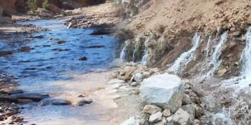 مصائب قوم عند قوم فوائد..زلزال الحوز يفجر ينابيع مياه وشلالات ويعيد الحياة لعدد من العيون الجافة