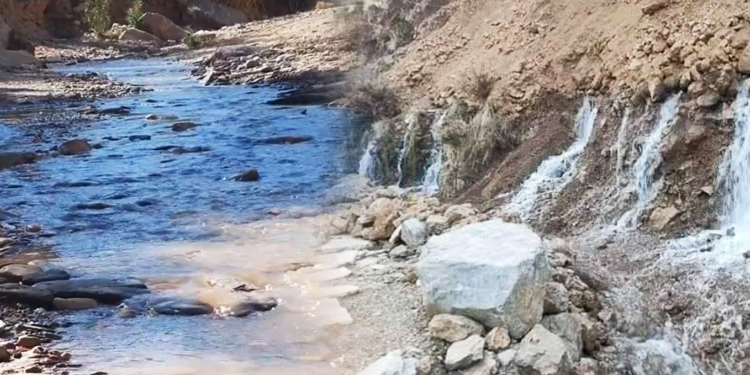 مصائب قوم عند قوم فوائد..زلزال الحوز يفجر ينابيع مياه وشلالات ويعيد الحياة لعدد من العيون الجافة
