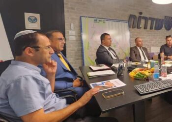 خاص// مصطفى لخصم رئيس بلدية إيموزار كندر وسط زوبعة بسبب زيارته معية مستشارين من الأحرار والاتحاد الاشتراكي لإسرائيل((+ فيديو))