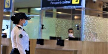 مغاربة يطلقون على مواقع التواصل الإجتماعي هاشتاغ”طبقوا الفيزا على فرنسا”