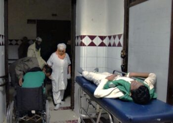 وزير الصحة يحتج على نعث خدمات المستشفيات بـ”الرديئة” و يختبئ وراء هجرة الأطباء للتبرير