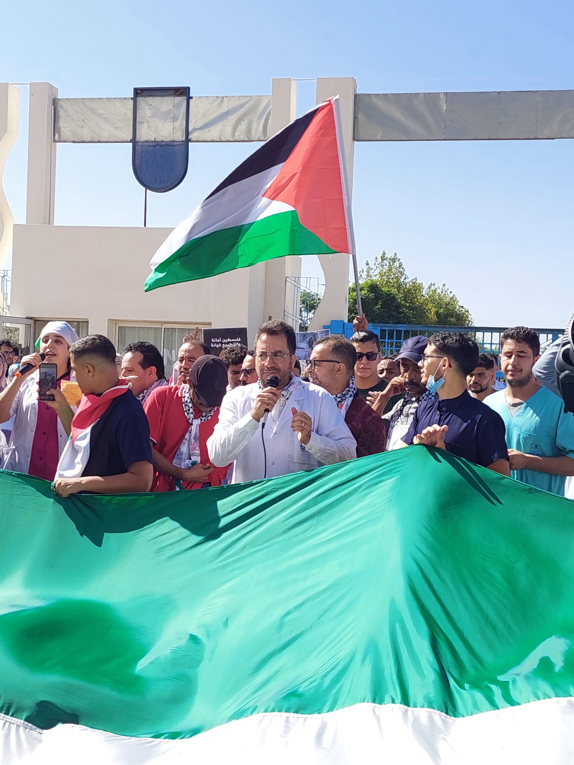 بالفيديو: هكذا احتج مهنيو الصحة بفاس على استهداف اسرائيل للمستشفيات والطواقم الطبية وسيارات الإسعاف في قطاع غزة