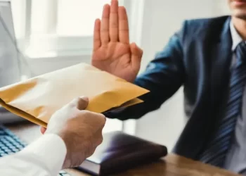 وزارة إصلاح الإدارة: مشروع قانون حماية الموظفين المبلغين عن الفساد يدخل مراحله النهائية.. والدور على  مشروعي “الوقاية من تنازع المصالح” و “التصريح بالممتلكات”