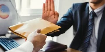 وزارة إصلاح الإدارة: مشروع قانون حماية الموظفين المبلغين عن الفساد يدخل مراحله النهائية.. والدور على  مشروعي “الوقاية من تنازع المصالح” و “التصريح بالممتلكات”