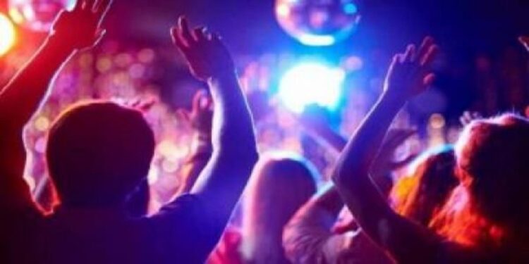 malahi - الميادين نيوز فاس : مقاهي للشيشة تتحول لملاهي ليلية صاخبة تروج جميع الممنوعات ((فيديو))