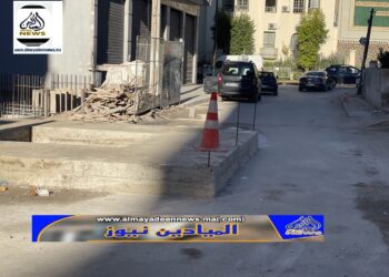 شارع عمرو بن كلثوم بمحاذاة مقر ولاية أمن فاس: من سمح لشركة في البناء بتثبيت جسم إسمنتي بوسط طريق عمومية؟