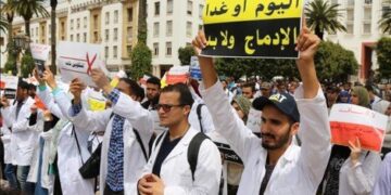 أخيرا الحكومة تضفي رسميا صفة “الموظف العمومي” على جميع الأساتذة وتطوي صفحة “التعاقد”