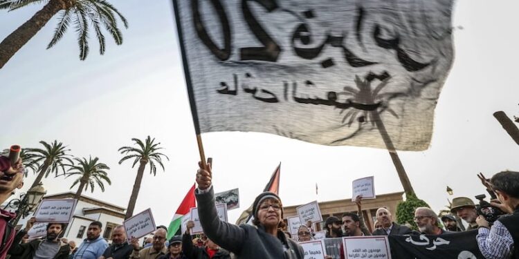 الذكرى 13 “لحراك 20 فبراير”.. دعوات “لتطهير السياسة من الفساد” وتنديد بالغلاء وتراجع في حريات التعبير