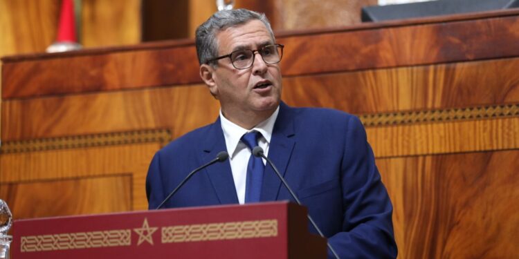 موقف محرج لرئيس الحكومة: 77% من التلاميذ غير قادرين على قراءة نص عربي.. وأخنوش يواجه نفس الصعاب بمجلس النواب (+ فيديو)
