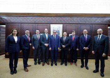 أخنوش يستقبل وفدا من أعضاء الكونغرس الأمريكي.. وعيون واشنطن على استثمارات الهيدروجين بالمغرب
