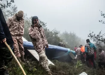 إيران تبعد مؤقتا فرضية العمل الإجرامي عن حادث تحطم “مروحية رئيسي” قضى فيها مع 7 مسؤولين