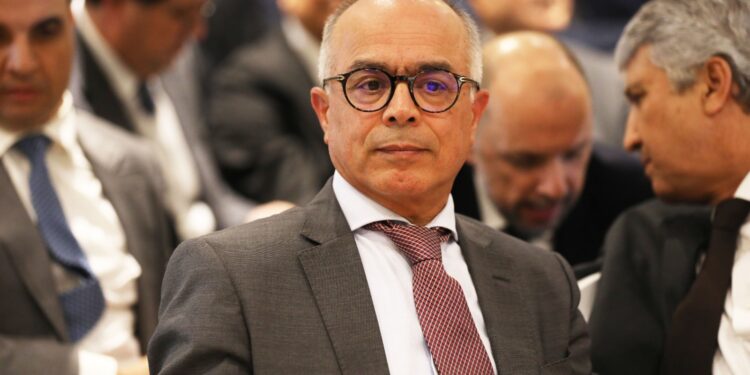 ملفا “الأساتذة الموقوفين” و “التباطؤ في تنزيل الاتفاقيات” قد يعيدا الاحتقان لقطاع التعليم