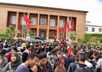 شكيب بنموسى وسط نيران مدفعية  “المقصيين من مباراة التعليم” .. اتهموه بمعاكسة الدستور وقانون الوظيفة العمومية