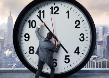 الساعة الاضافية المعتدة في التوقيت الرسمي بالمغرب