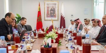 ضباط سامون قطريون ضمن أول وفد أجنبي يزور مؤسسة وسيط المملكة على عهد رئيسها الجديد حسن طارق