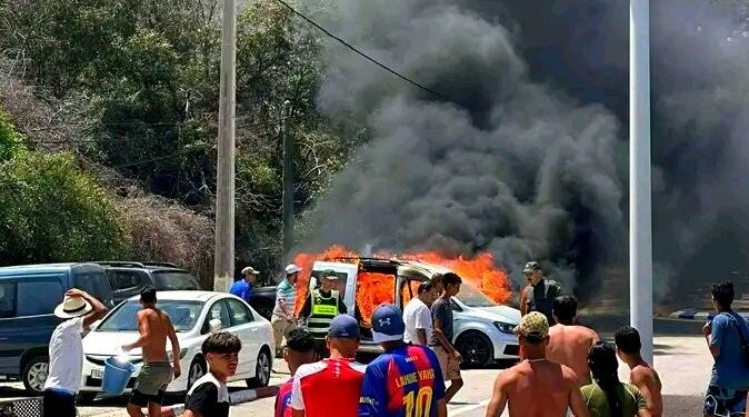 احتراق سيارة سياحية قرب شاطئ “تلا يوسف” بالحسيمة .. الحادث لم يسجل إصابات بشرية