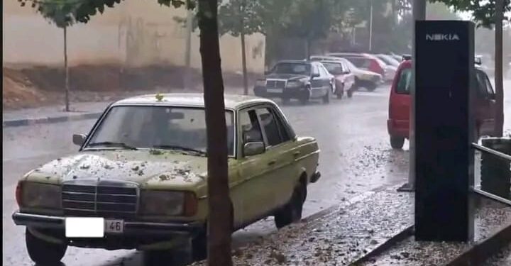 عاصفة رعدية محملة بالأمطار والبرد بجماعة إيساكن بالحسيمة