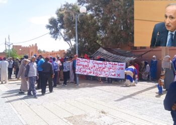 تالسينت: الوزير برادة في قلب فضيحة مدرسة للريادة مغلقة.. التلاميذ و أهاليهم يفتحون اعتصاما احتجاجا على تأخر دخولهم المدرسي
