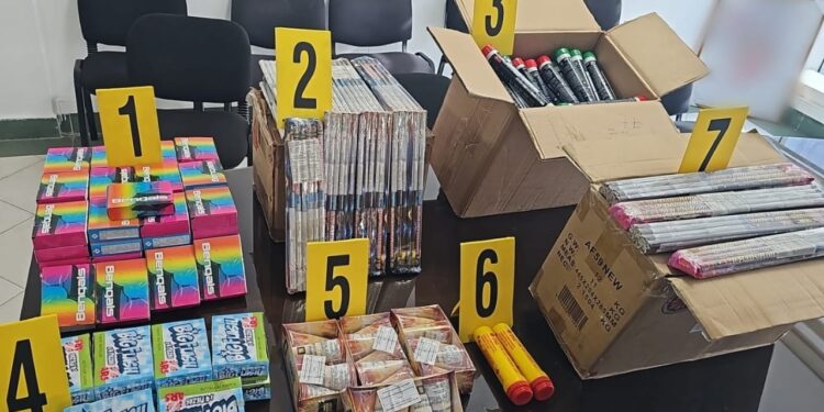 الناظور.. حجز شحنة من المفرقعات والشهب النارية تشكل خطرا على سلامة الأشخاص والممتلكات