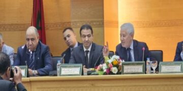 بالفيديو: المعارضة تُشهر في وجه مكتب مجلس جهة فاس مصاريف أحدثت ثقوبا بالميزانية