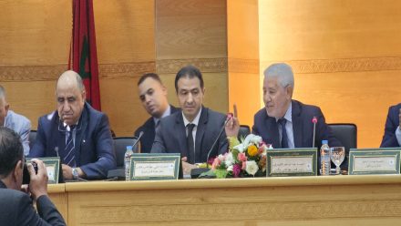 بالفيديو: المعارضة تُشهر في وجه مكتب مجلس جهة فاس مصاريف أحدثت ثقوبا بالميزانية
