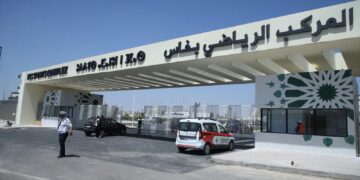 إغلاق جديد للمركب الرياضي بفاس وسط حديث عن أعطاب تقنية وهيكلية طالبت”الكاف”بإصلاحها