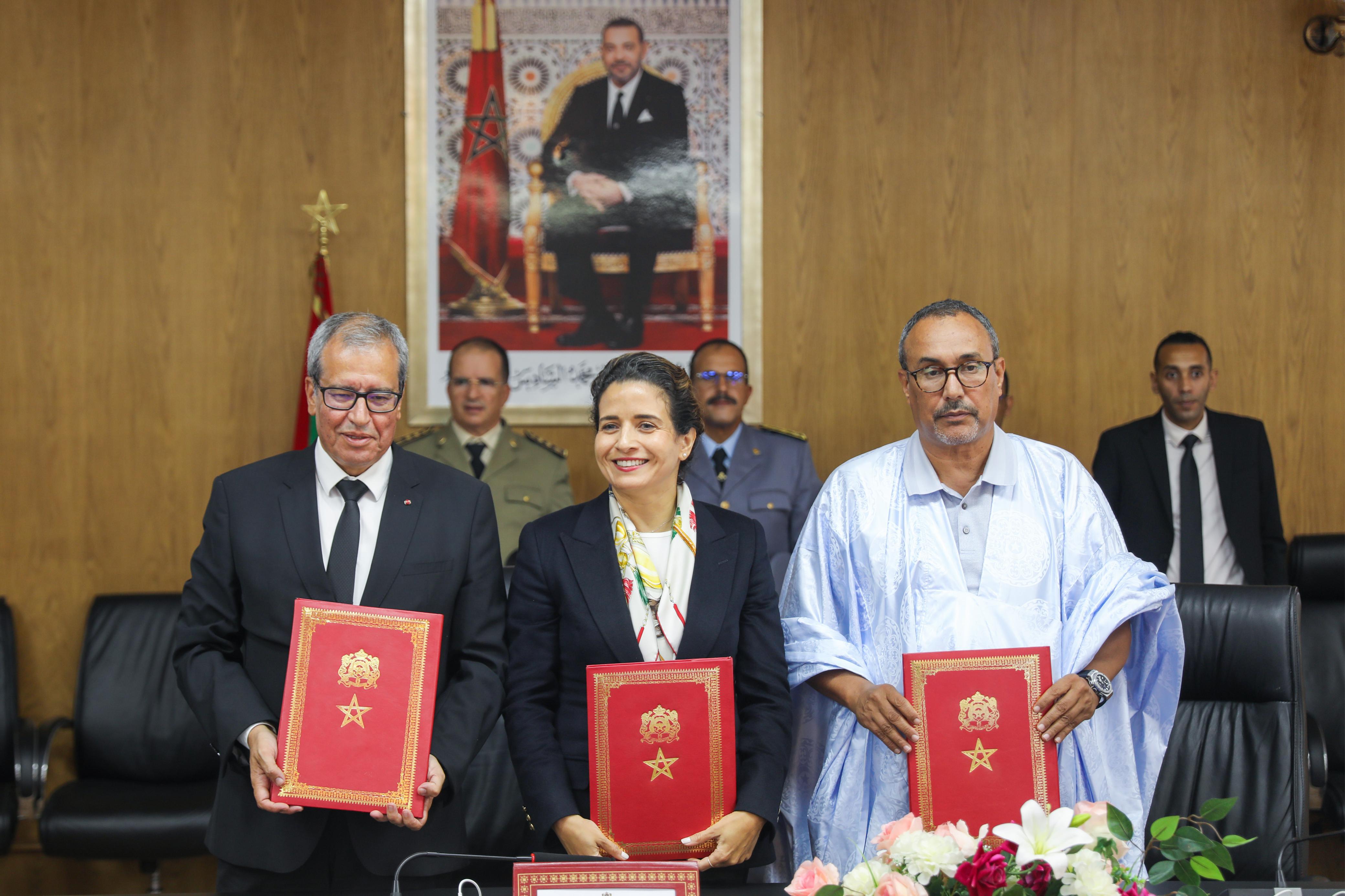 اتفاقيات شراكة استراتيجية بالداخلة لدعم الانتقال الطاقي والرقمنة