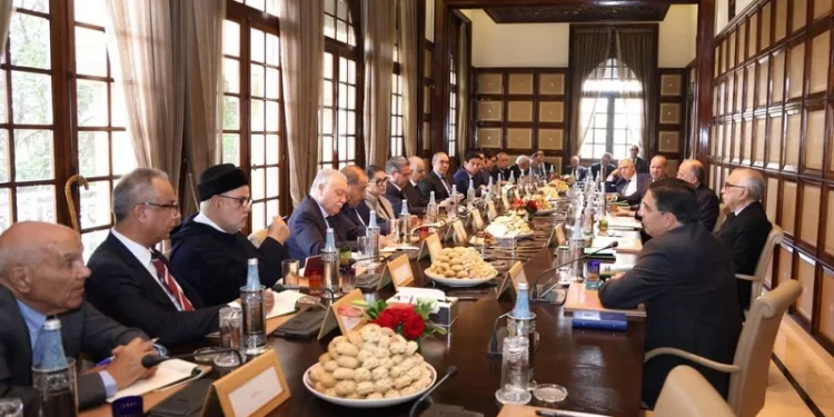 مستشارو الملك يجتمعون بزعماء الأحزاب السياسية بخصوص تحيين وتفصيل مبادرة الحكم الذاتي..غاب عن الاجتماع رئيس الحكومة أخنوش