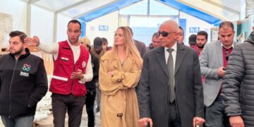 الممثلة الأمريكية أنجلينا تزور جرحى قطاع غزة وتنعت شعار حقوق الانسان العالمي “بالكاذب”.. وزراء خارجية دول عربية يحذرون من الانهيار الإنساني المتسارع