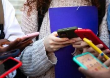 حملة منع وسائل التواصل الاجتماعي على الأطفال تتسع دوليا.. بعد استراليا فرنسا تلتحق باللائحة