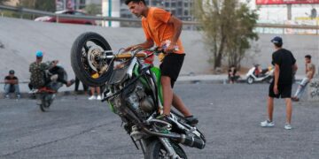 فاس بعد الإفطار(فيديو): تفشي ظاهرة السياقة الاستعراضية للدراجات النارية والسيارات.. والمشاهد من شارع مولاي رشيد(طريق صفرو)