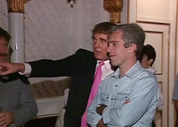 فضائح”إبستين”قنبلة معلقة على رأس ترامب.. والدور على شخصيات عربية خليجية وردت أسماؤهم